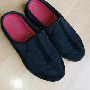 "EASY SPIRIT" SLIP-ON SNEAKERS